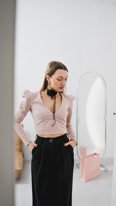 V neck blouse with shoulder buffets