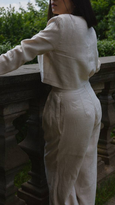 Linen blouse with long sleeves and round neckline