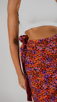 Viscose skirt in floral pattern with tie at waist