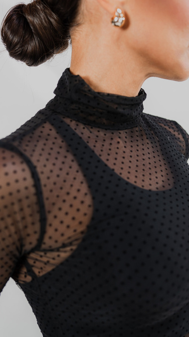 Elastic mesh blouse with built-in neckline