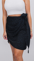 Skirt in leopard print with side ties