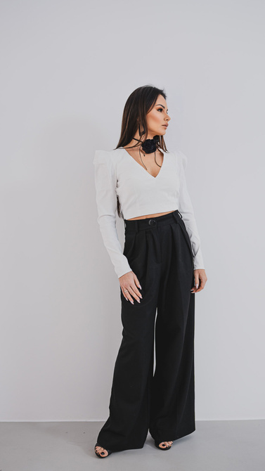 V neck blouse with shoulder buffets