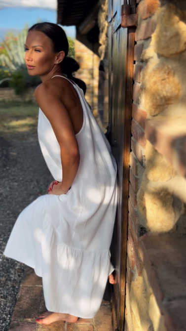 Maxi dress with ruffled neckline tied with string and ruffles