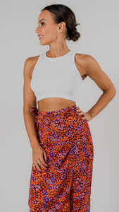 Viscose skirt in floral pattern with tie at waist