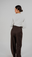 pants with straight cut and elastic waistband in brown color