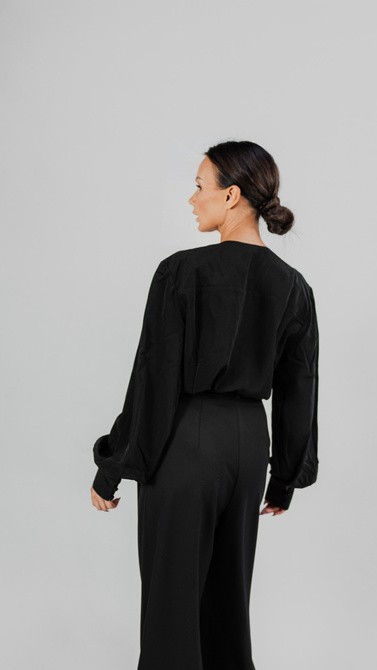 Shirt with V neckline and covered buttons