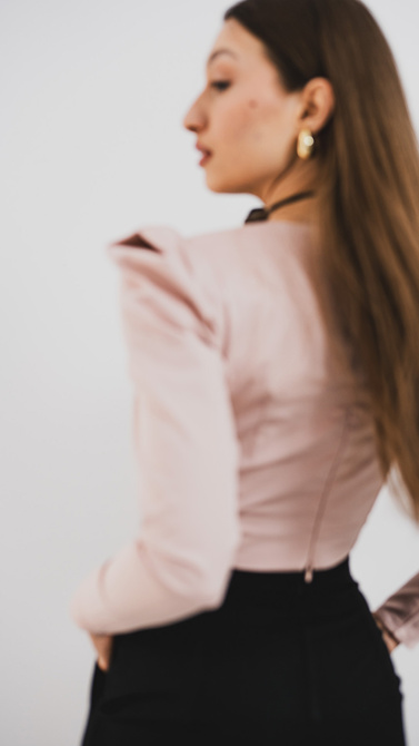 V neck blouse with shoulder buffets