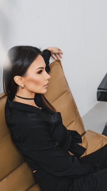 Satin shirt in black